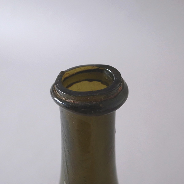 18世紀イタリアのワインボトル-口部