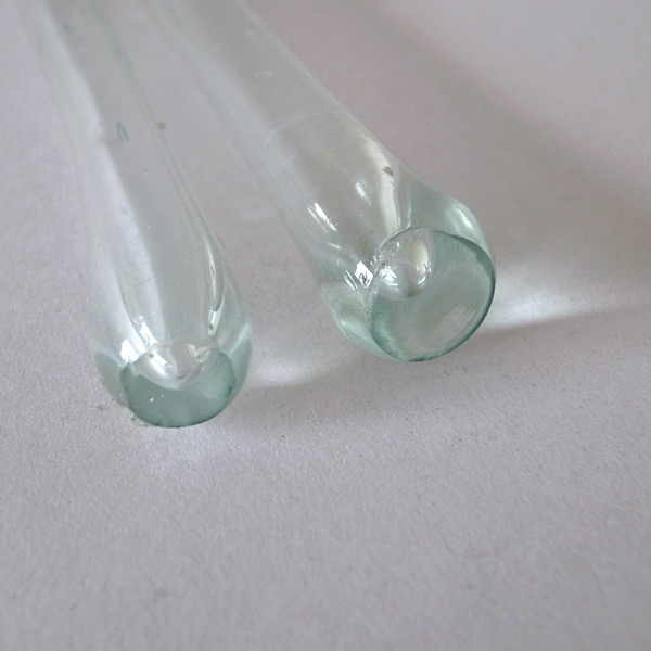 19世紀細長ガラス瓶-底ディティール