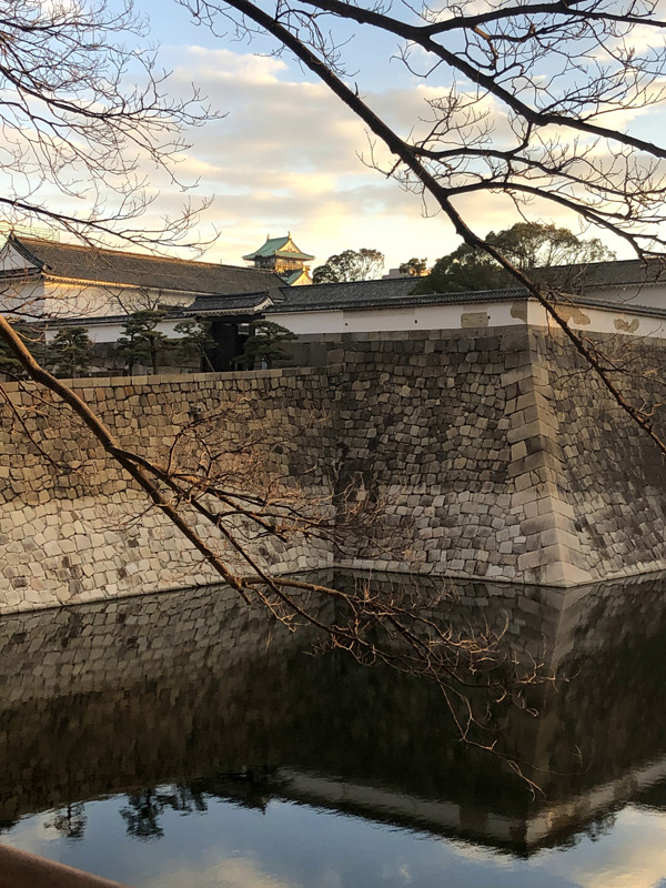 大阪城を外堀から