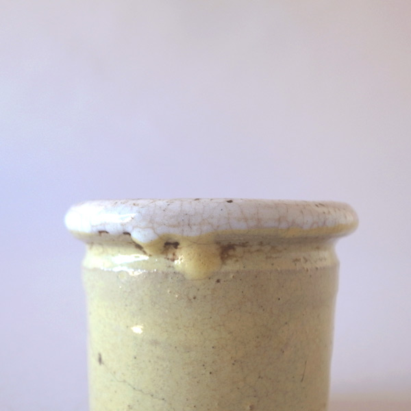 アンティーク 19世紀 黄釉薬 円筒容器 | 乳鉢 | 口縁の横からのディティール