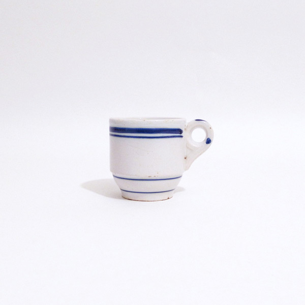 陶磁器ブルーラインのエスプレッソカップ
