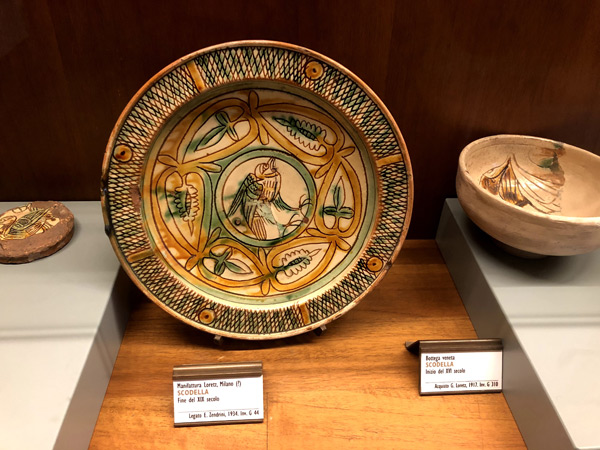 三彩マヨリカの考察-美術館の三彩マヨリカ動物の陶片三つ