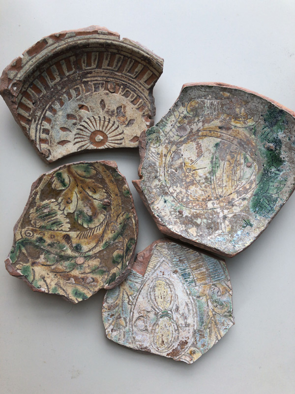 15世紀のマヨリカ陶片-小さい陶片