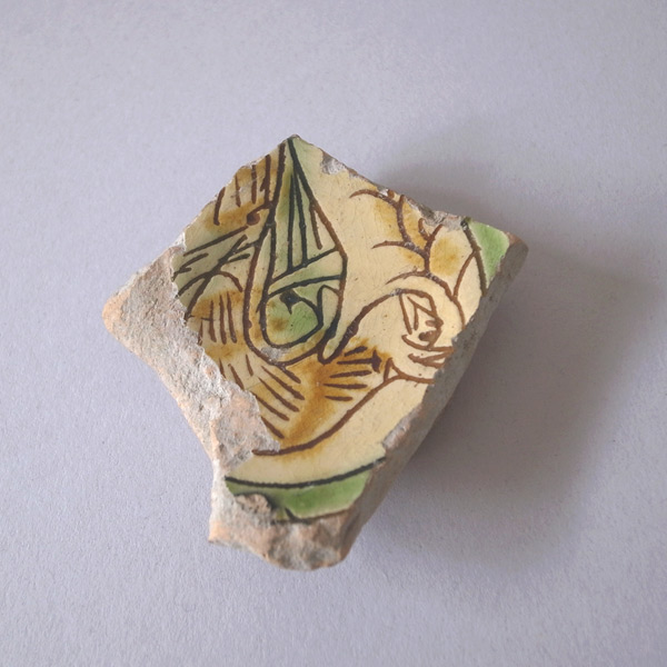 15-16世紀 三彩マヨリカ陶片 その2-見込みのディティール