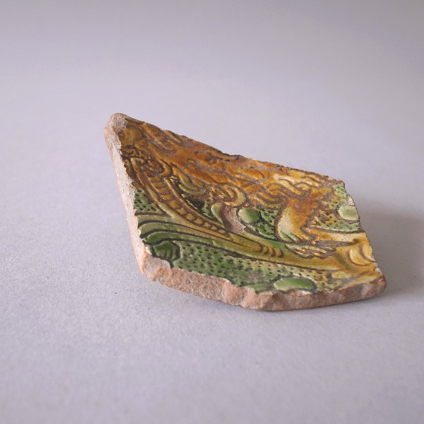 15-16世紀マヨリカ陶片-横から角度別
