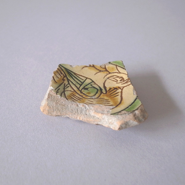 15-16世紀 三彩マヨリカ陶片 その2-全体下から