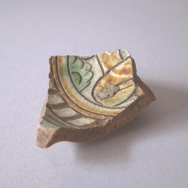 15-16世紀 三彩マヨリカ陶片その4-ディティール角度別
