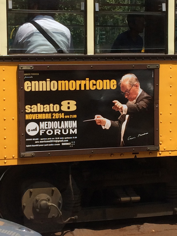 ennio morricone-イタリアミラノのトラムでのライブ広告