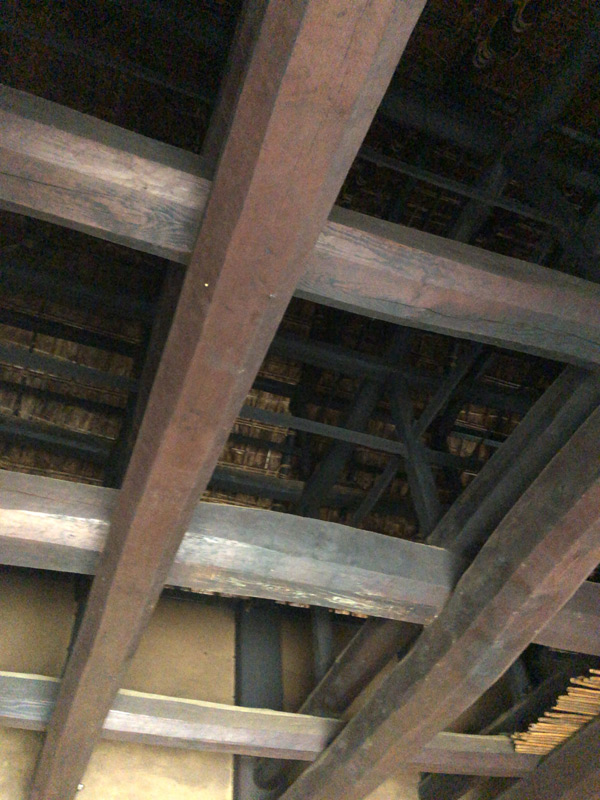 深大寺旧庫-屋根の梁
