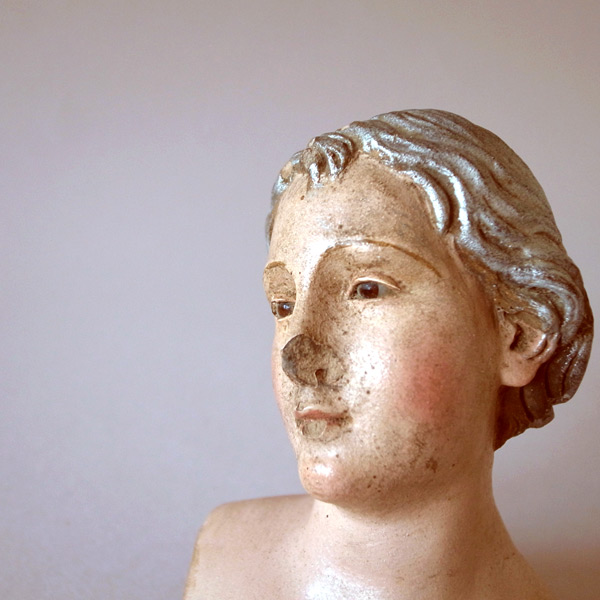 18世紀ナポリの女性人形-右側アップ