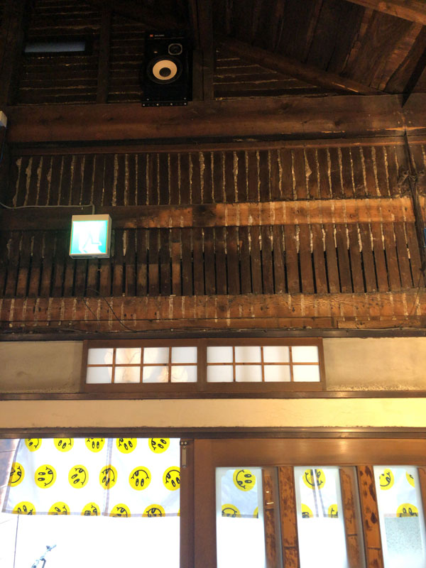 Omnipollos Tokyo-玄関の内装