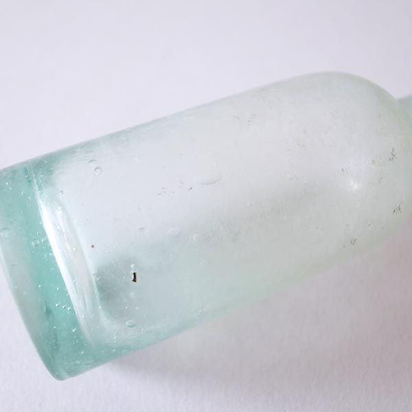 続・小さな薬瓶（青）-気泡