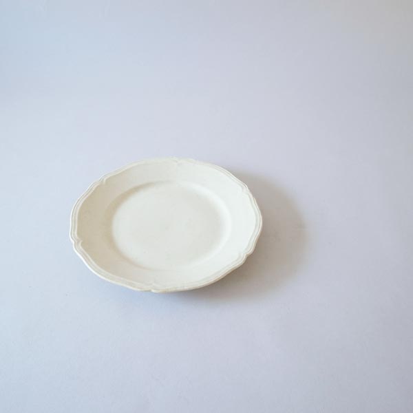 20世紀の白皿-全体角度別